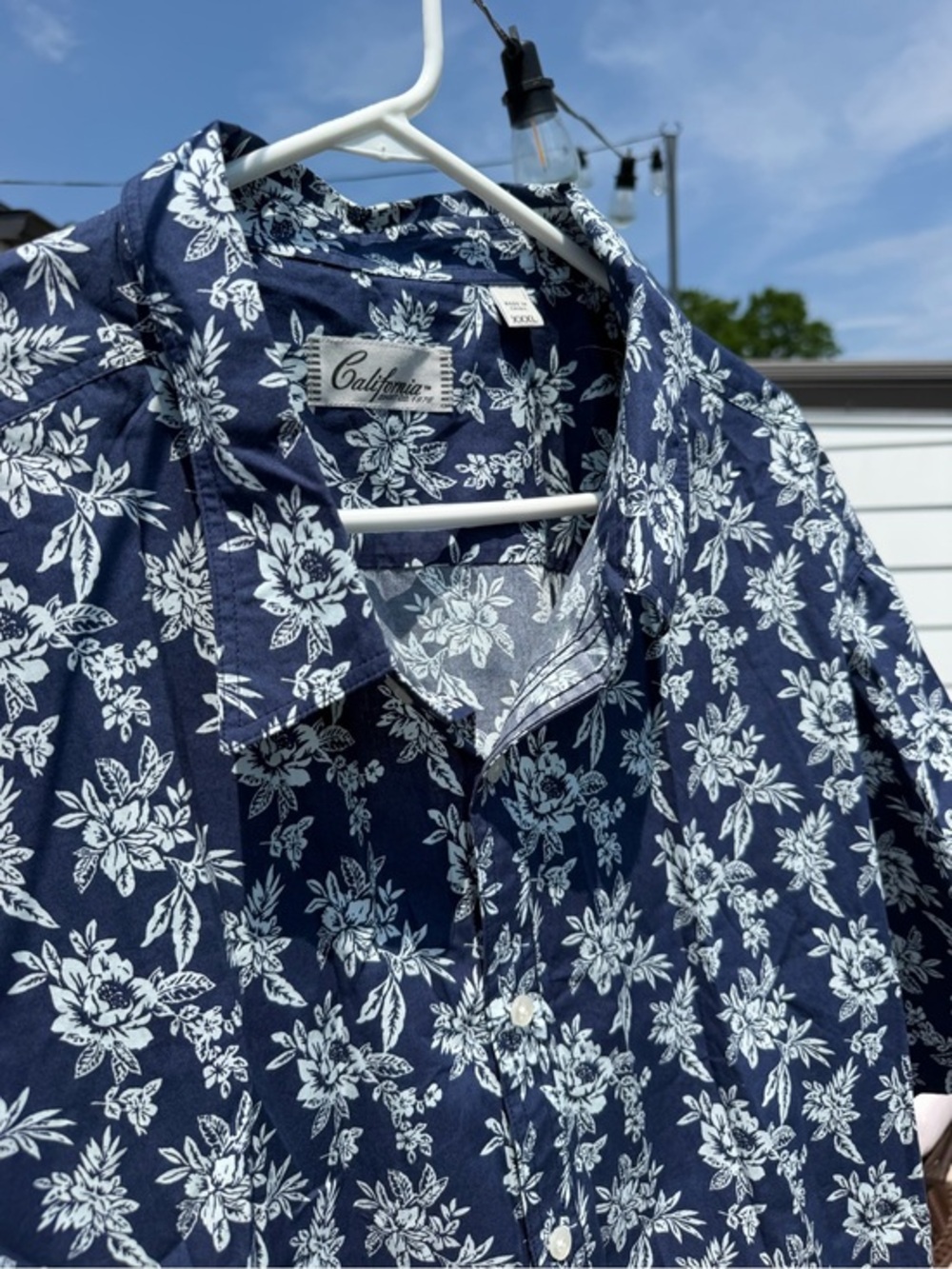 NWOT men’s floral button down Hawaiian style short sleeve shirt